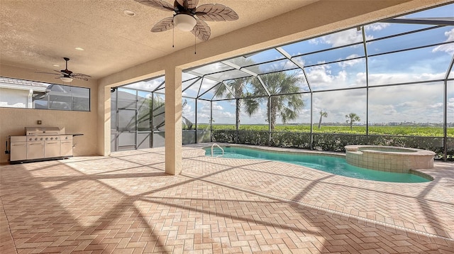 view of swimming pool featuring an in ground hot tub, a patio area, ceiling fan, and a lanai