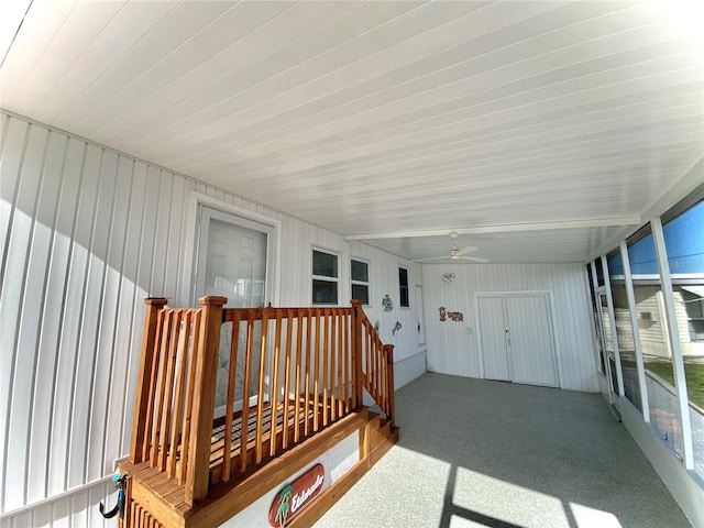 sunroom with ceiling fan