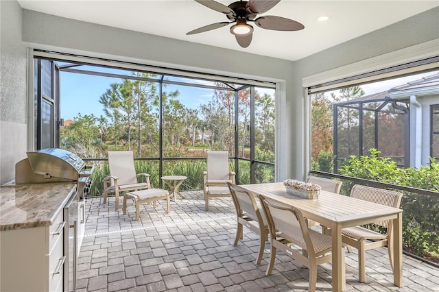 sunroom with ceiling fan