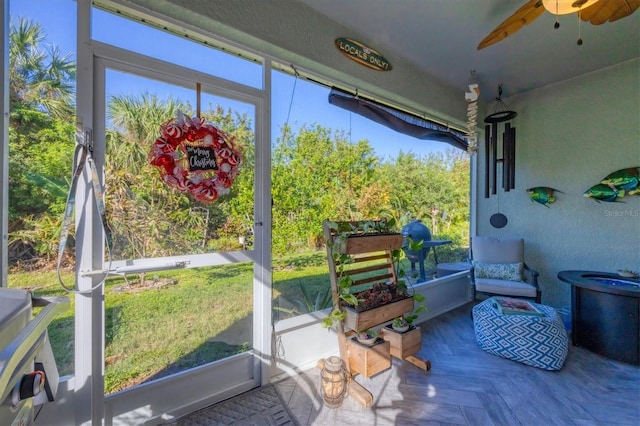 sunroom / solarium featuring ceiling fan