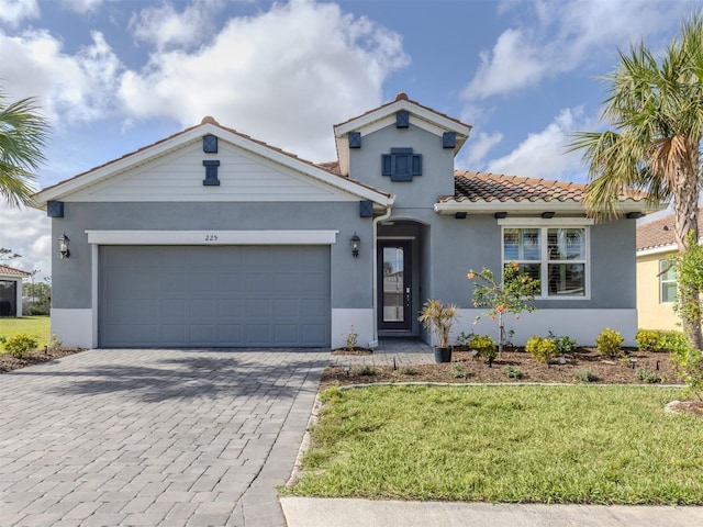 view of front of home featuring a front yard and a garage