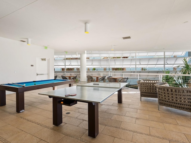 playroom featuring pool table