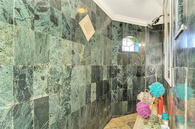 bathroom featuring a textured ceiling, tiled shower, and crown molding