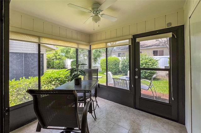 sunroom / solarium featuring ceiling fan