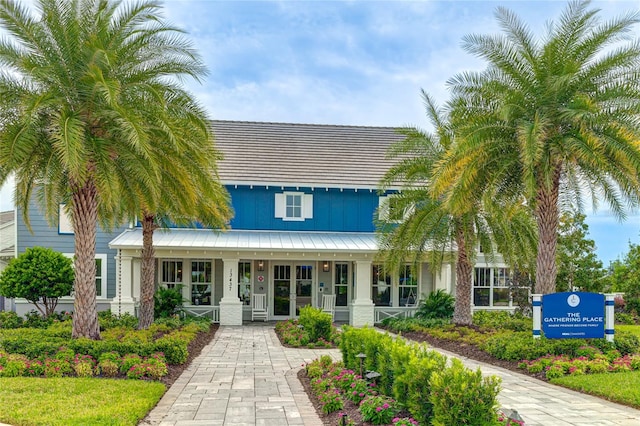 view of front of property featuring a porch