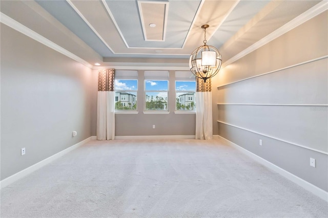 unfurnished room featuring carpet, a notable chandelier, a raised ceiling, and crown molding