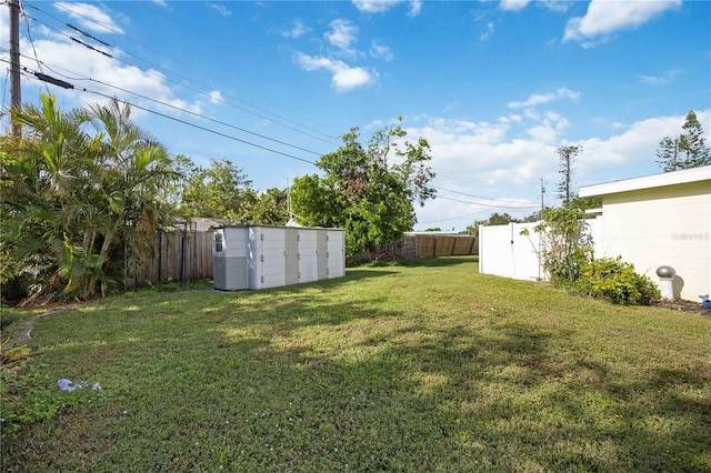 view of yard with a storage shed