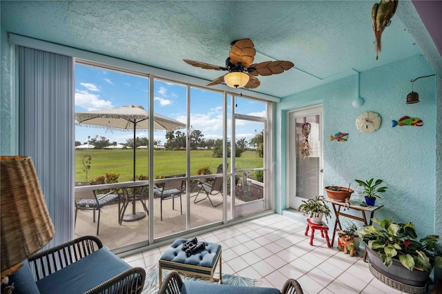 sunroom / solarium with ceiling fan