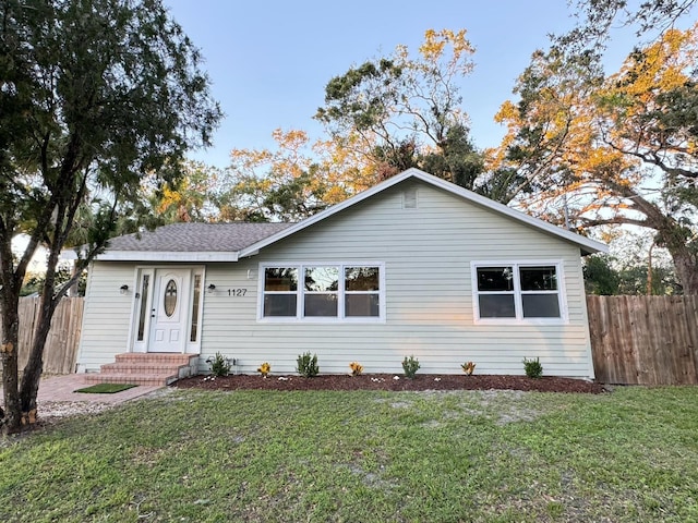 ranch-style house featuring a front lawn