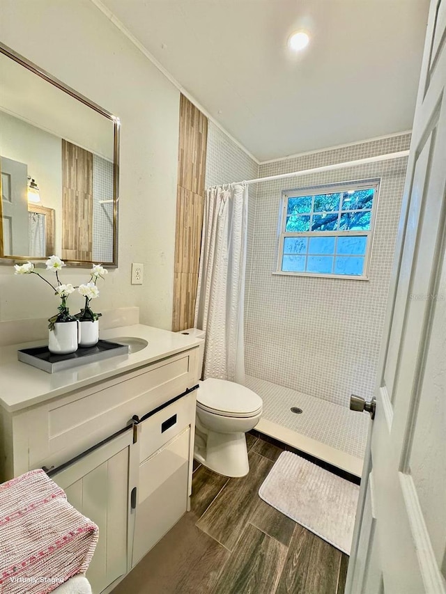 bathroom with a shower with curtain, vanity, and toilet