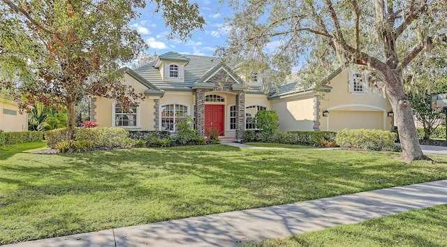 view of front of house featuring a front lawn