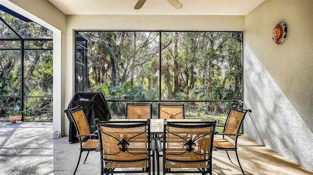 sunroom featuring ceiling fan