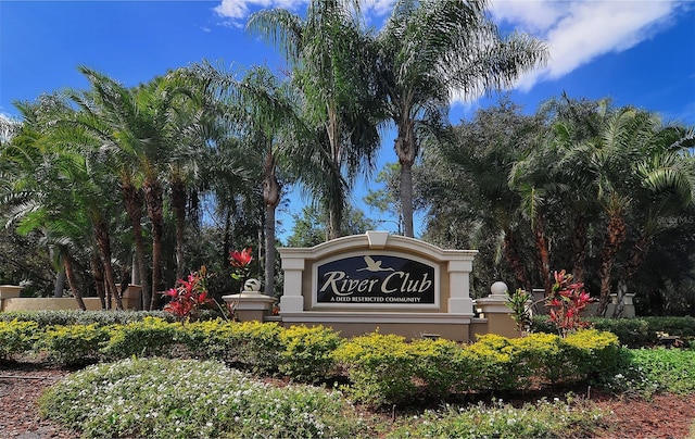 view of community / neighborhood sign