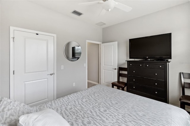 bedroom with ceiling fan