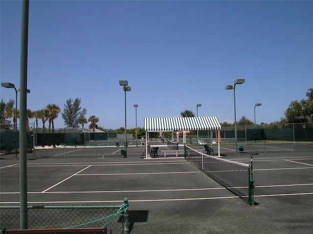 5450 Eagles Point Cir Unit 405, Sarasota, FL 34231 - view of tennis court
