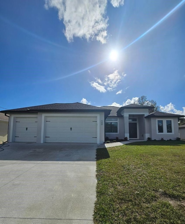 view of front of home featuring a garage and a front yard