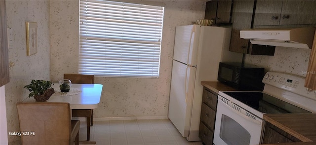 2808 60th Ave W Unit 626, Bradenton, FL 34207 - kitchen with white appliances, exhaust hood, wallpapered walls, and baseboards
