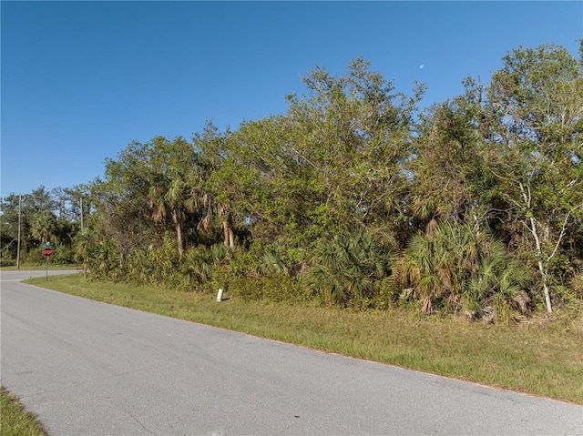 Listing photo 3 for 120 Sunny Way, Rotonda West FL 33947