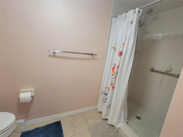 bathroom featuring tile patterned floors, curtained shower, and toilet