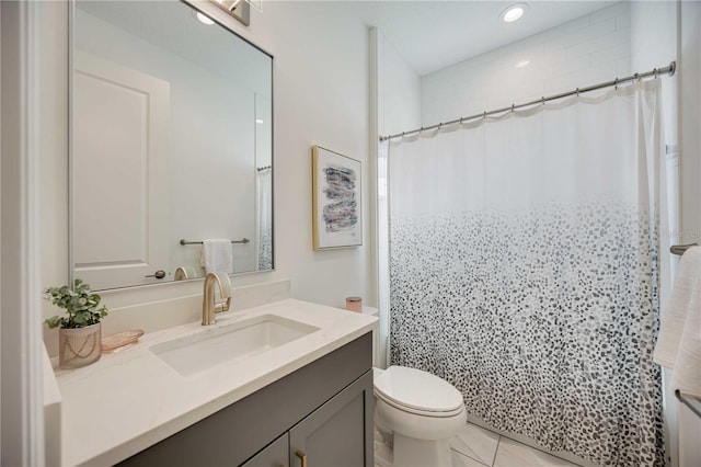 bathroom with a shower with curtain, vanity, and toilet