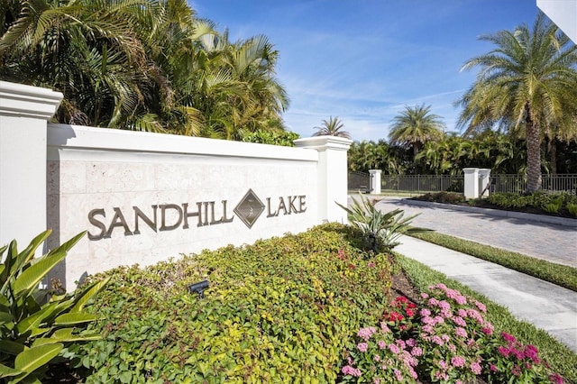 view of community / neighborhood sign