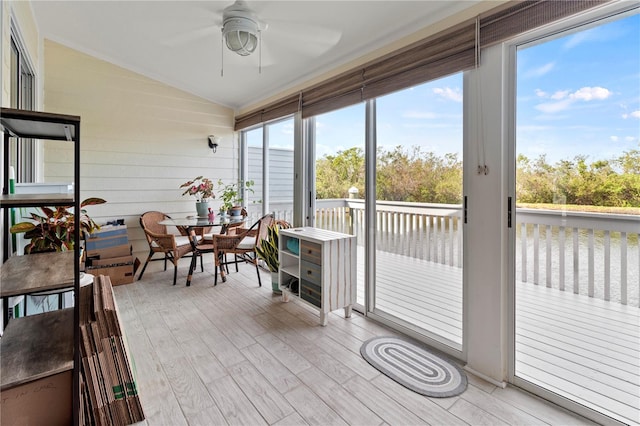 sunroom / solarium featuring vaulted ceiling and ceiling fan