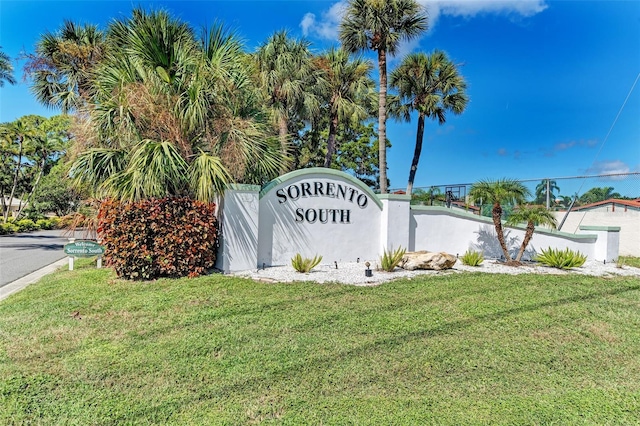 community sign with a lawn