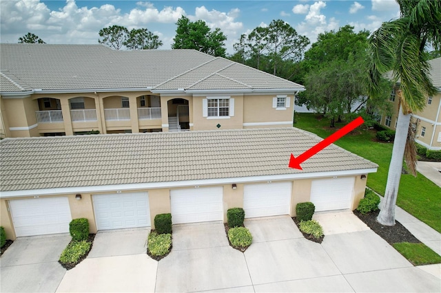 view of front of home with a front lawn