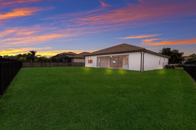 view of yard at dusk