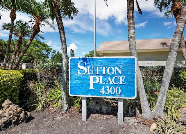 view of community / neighborhood sign