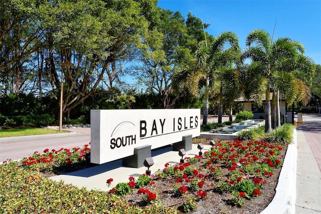 view of community / neighborhood sign