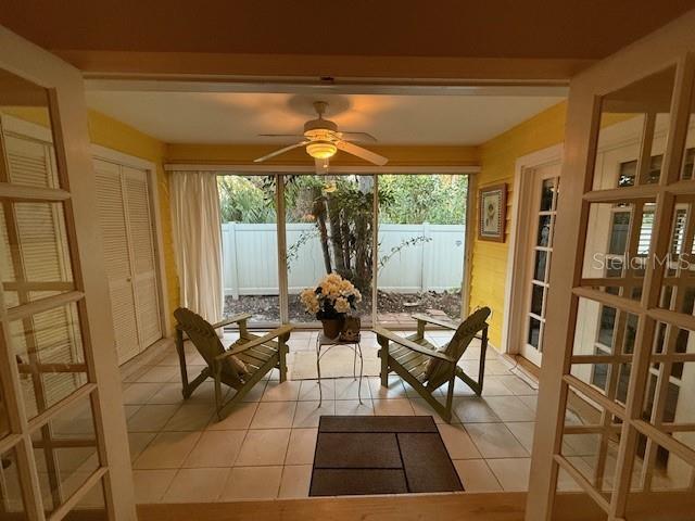 sunroom / solarium featuring ceiling fan