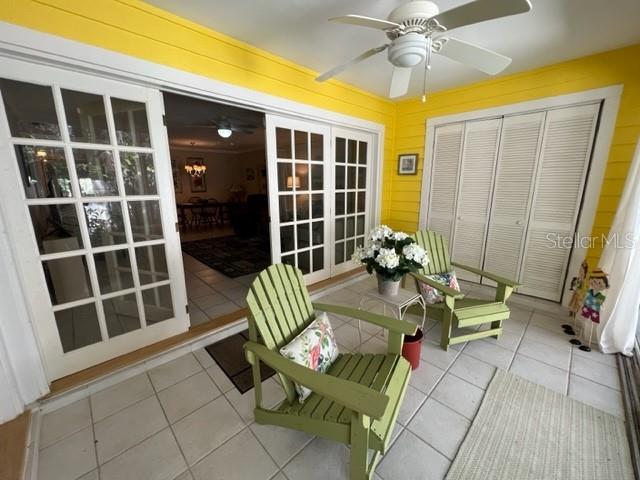 sunroom / solarium with ceiling fan