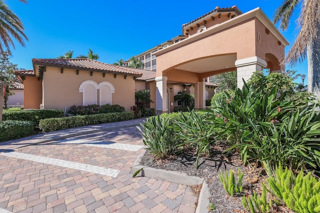 view of mediterranean / spanish-style home