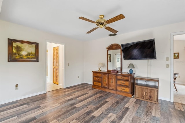 living room with dark hardwood / wood-style floors and ceiling fan