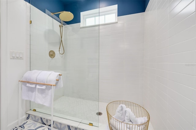 bathroom featuring tiled shower