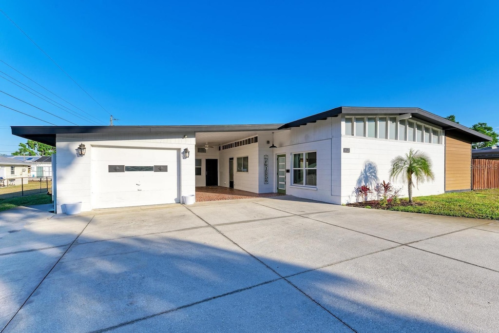 view of front facade with a garage