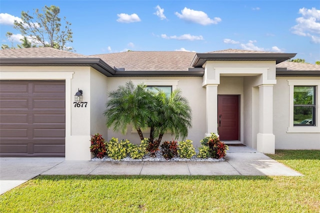 view of front of house featuring a front lawn and a garage