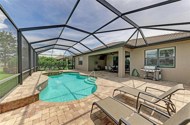 view of swimming pool featuring a lanai, ceiling fan, a patio, and an in ground hot tub