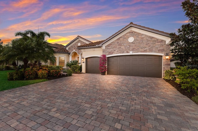 view of front facade featuring a garage