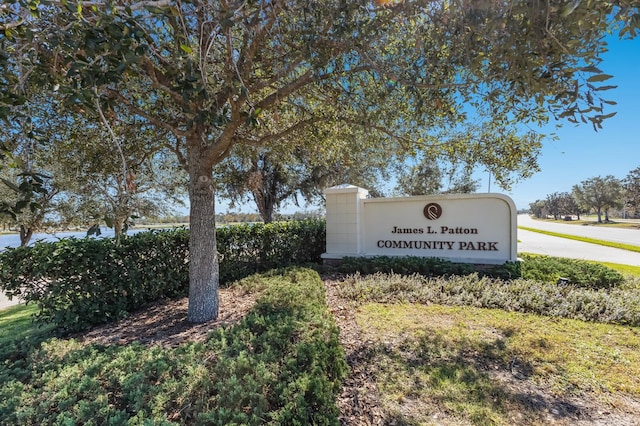 view of community / neighborhood sign