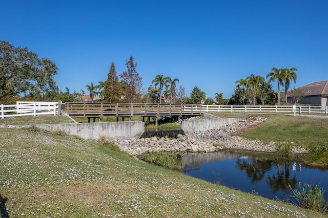 view of yard featuring a water view