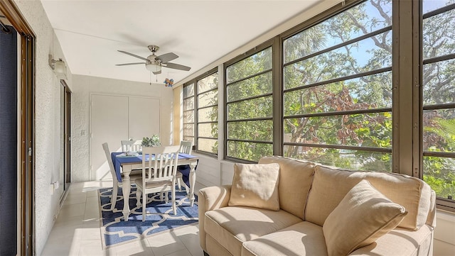 sunroom featuring ceiling fan