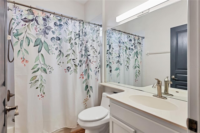 bathroom featuring a shower with curtain, vanity, and toilet