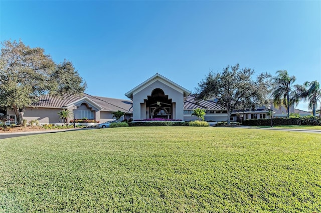 view of front facade with a front lawn