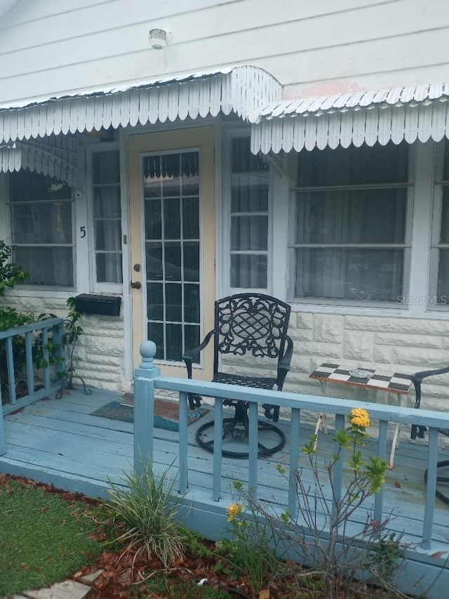 5 Palm Ave, Bradenton, FL 34208 - view of wooden deck