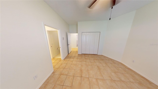 unfurnished room with ceiling fan and a textured ceiling