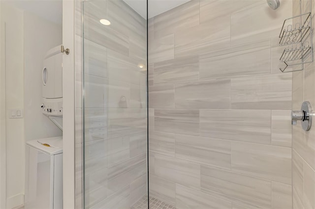 bathroom featuring a tile shower