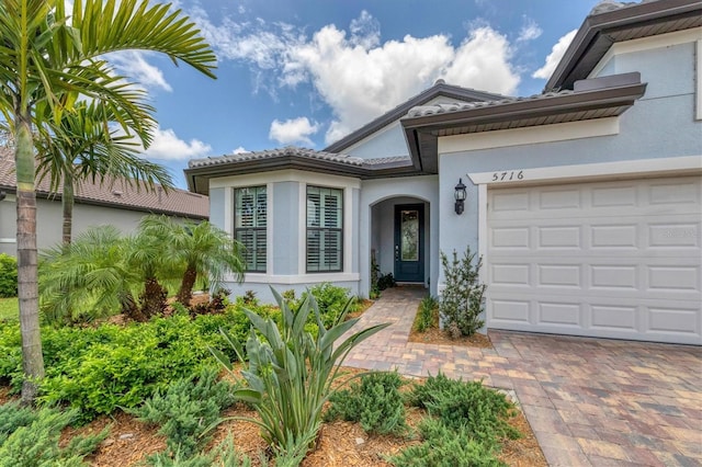 view of front of house featuring a garage