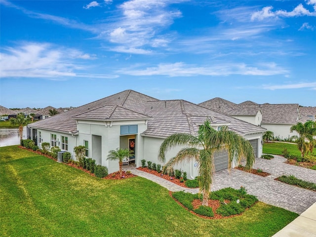 view of front of house featuring a front lawn and a garage